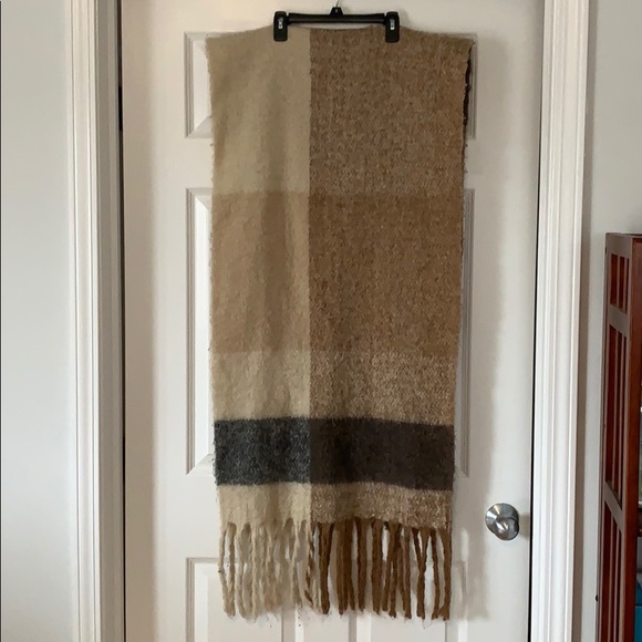 Zara Accessories - Zara blanket scarf